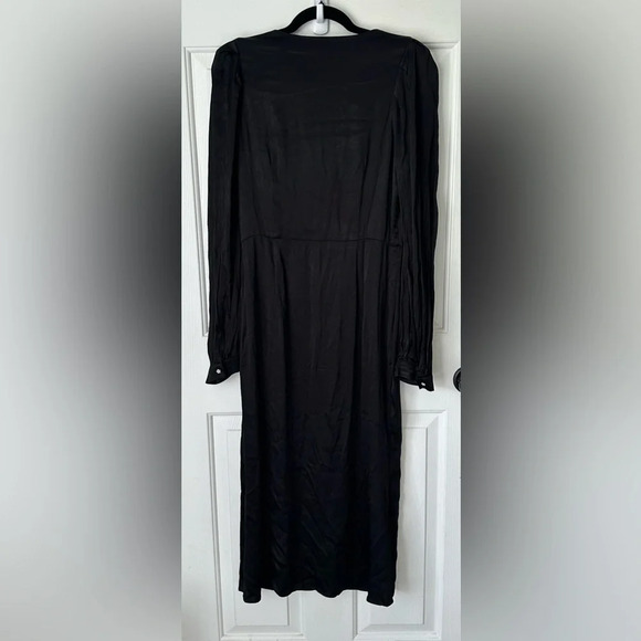 En Saison Lizette Satin Button Up Midi Dress. Size Medium. - Picture 3 of 9